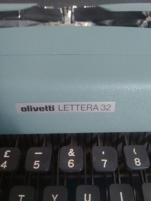 Mașină de scris Vintage Olivetti Lettera 32 - Fabricat în Yougoslavie