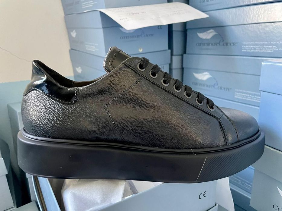 Vând lot papuci adidasi piele