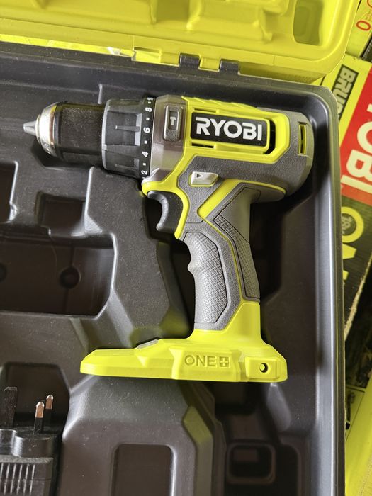 Mașină de găurit cu percuție 18V ONE+™