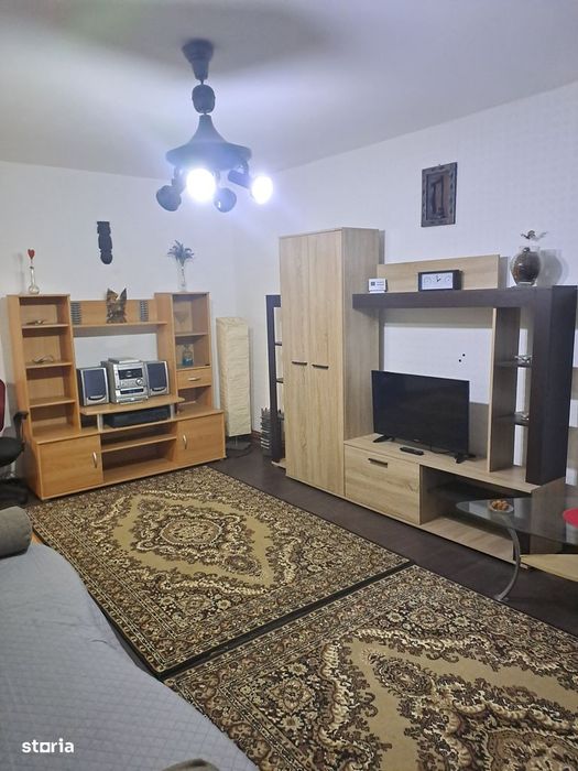 Decomandat, bilateral, centrală proprie, 2balcoane, mobilat, utilat