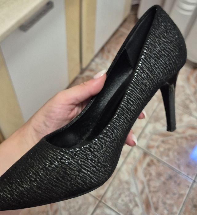Pantofi stiletto cu toc mediu