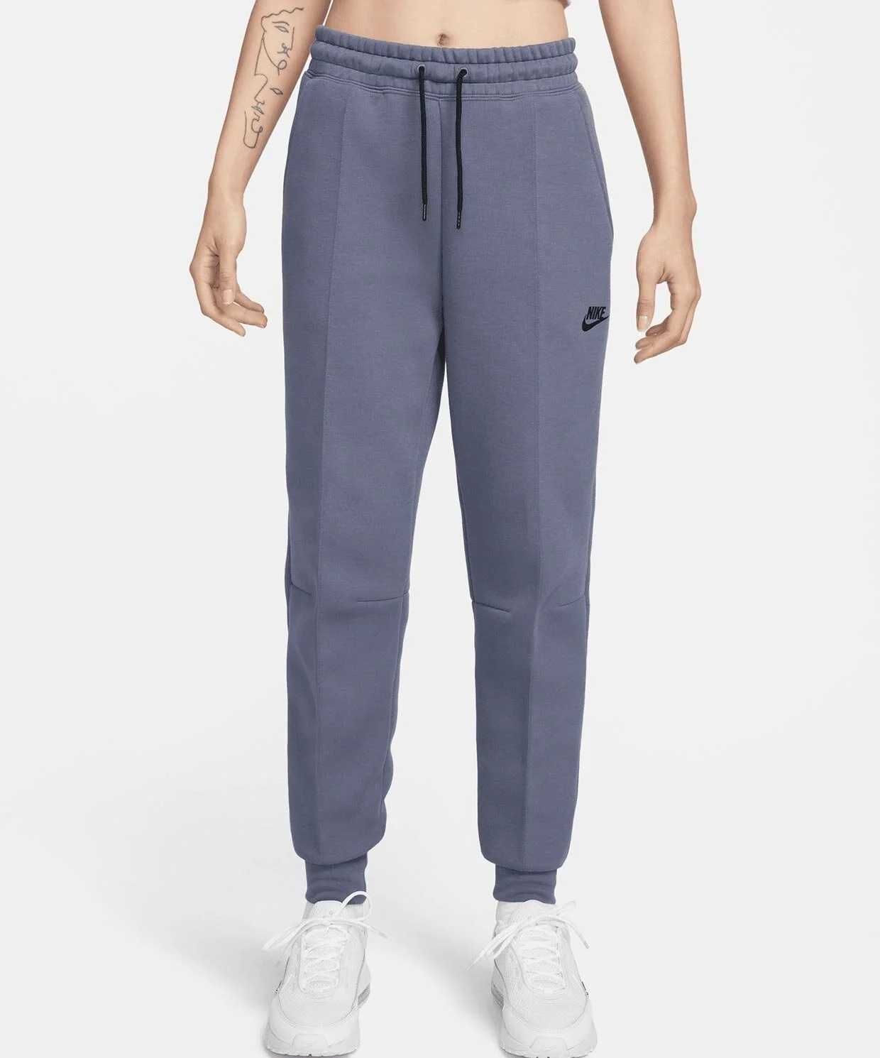 Nike Tech Fleece Jogger - Оригинално дамско долнище размер XS