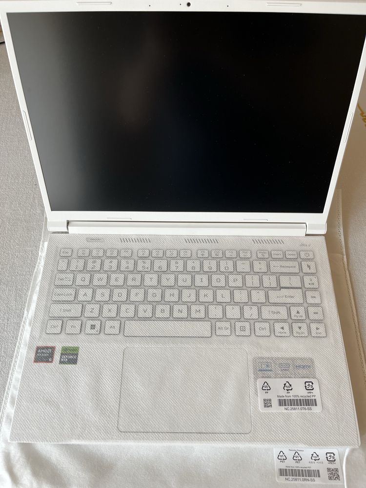 Laptop gamming Acer Nitro V14 alb Nou