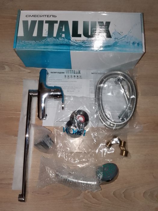 Смеситель новый в комплекте.