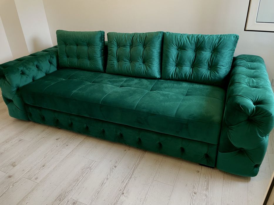 Canapea extensibila cu lada de depozitare, model Chesterfield
