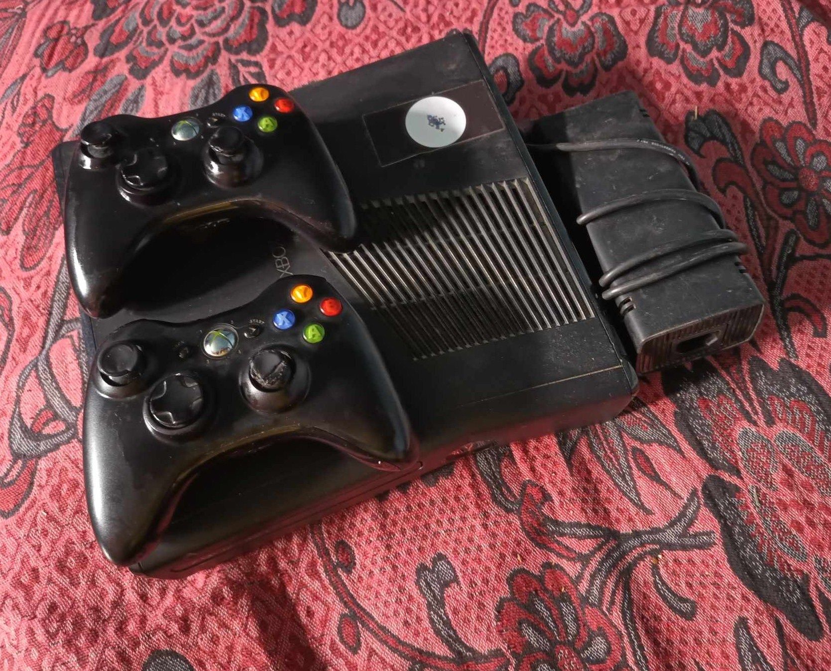 Vând Xbox 360 slim