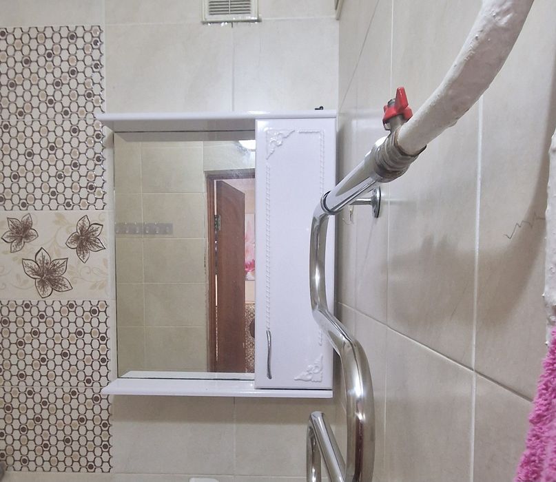 Продам навесной шкаф для ванной