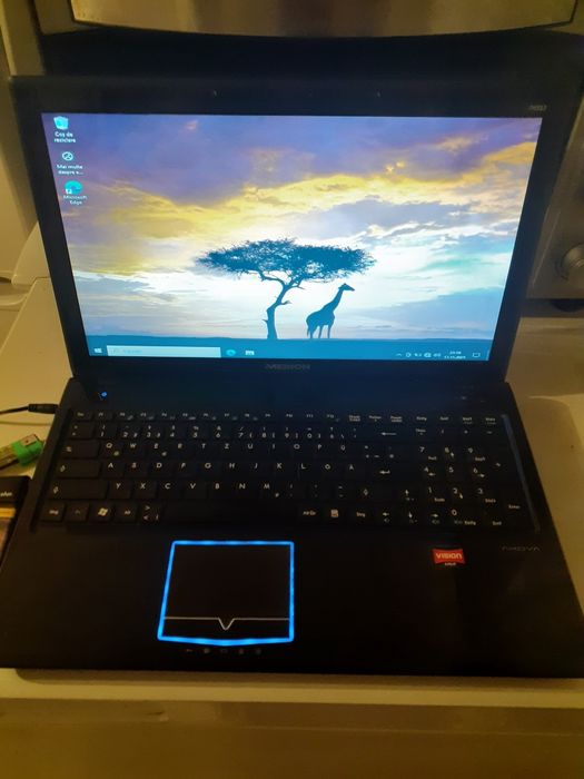 Laptopul și cu stația costă 7,500