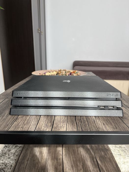 Vand PS4 PRO 1TB