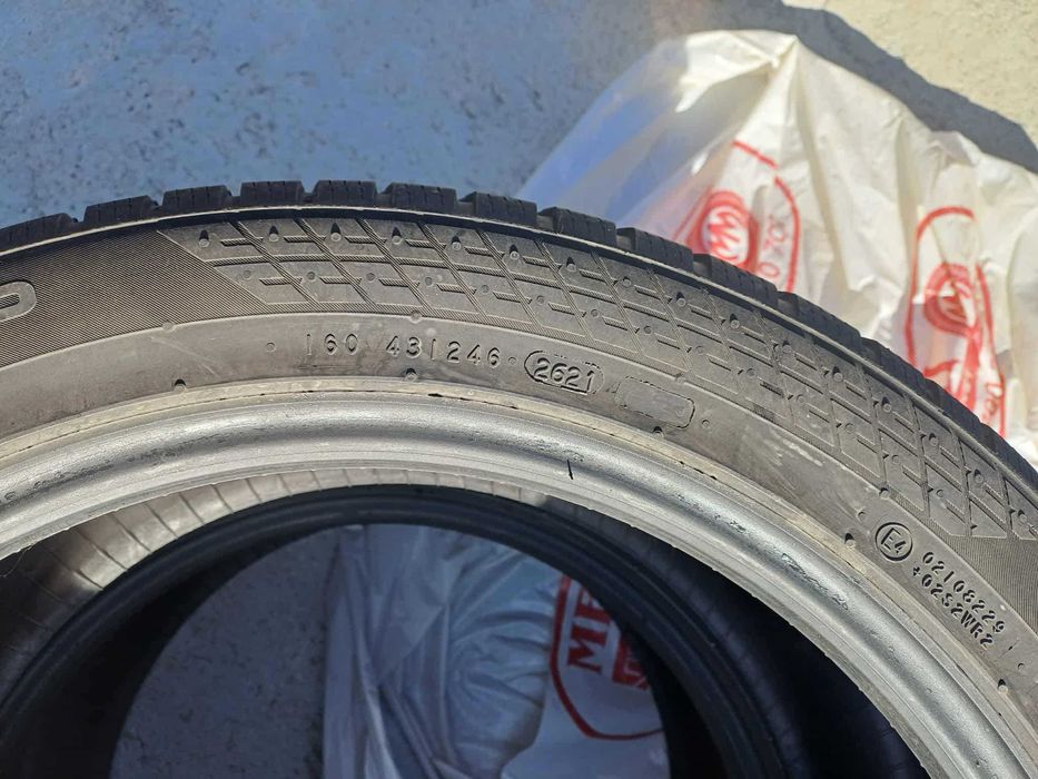 Зимни гуми Nokian 235/45/18 - 2 броя в отлично състояние