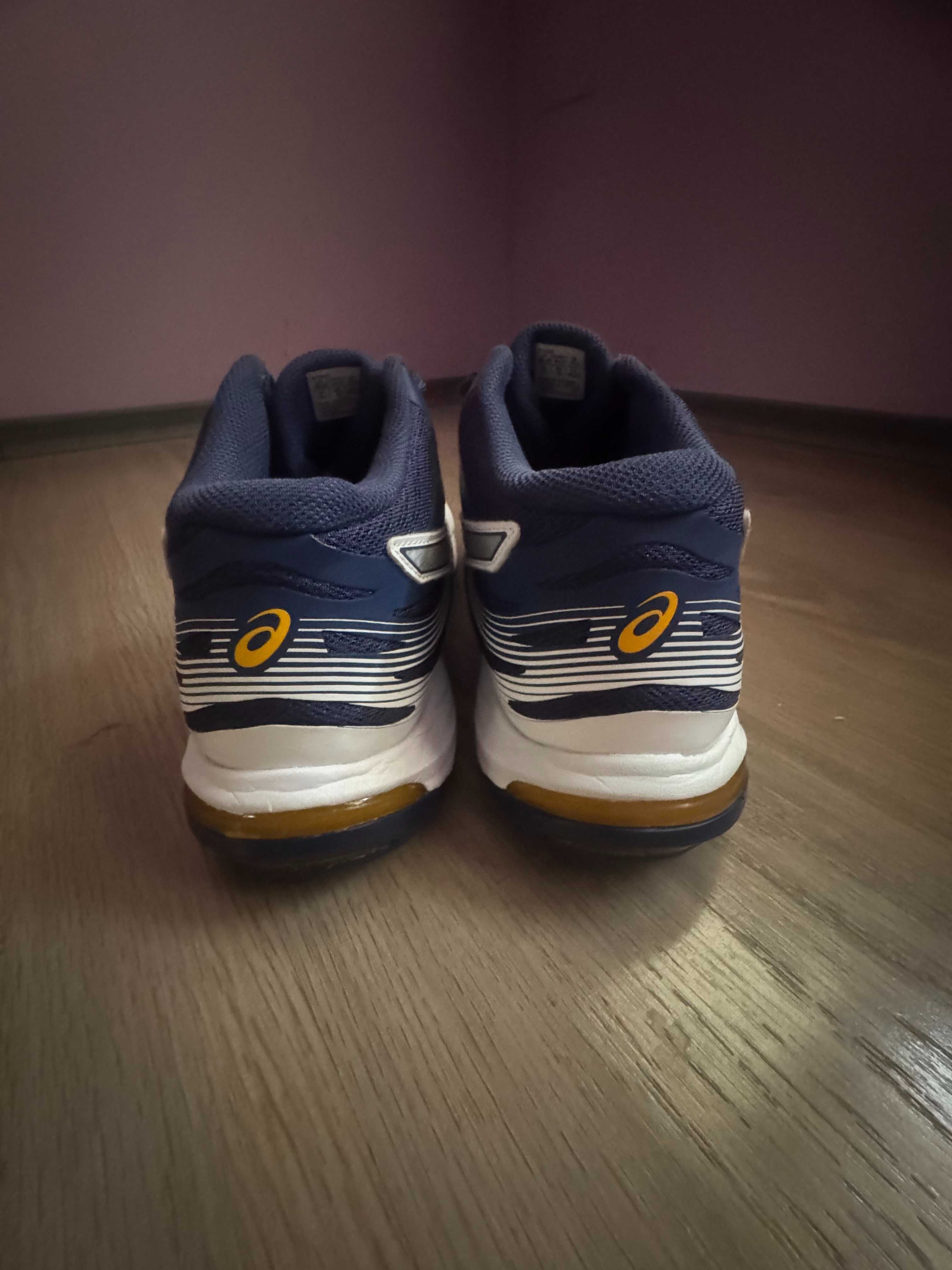 Волейболни обувки - Asics