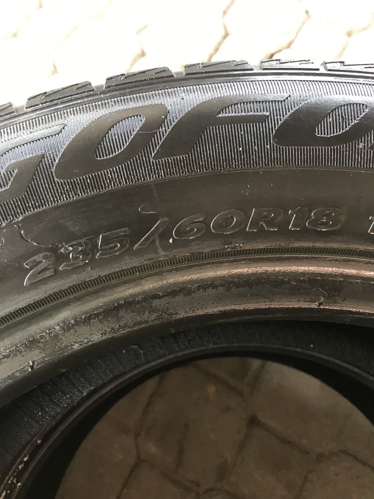 Продам 2е шт шины 235/60R18