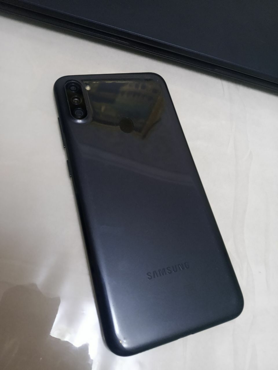 Samsung A11 sotiladi yoki obmen