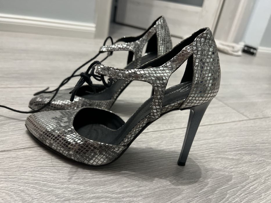 Pantofi eleganti