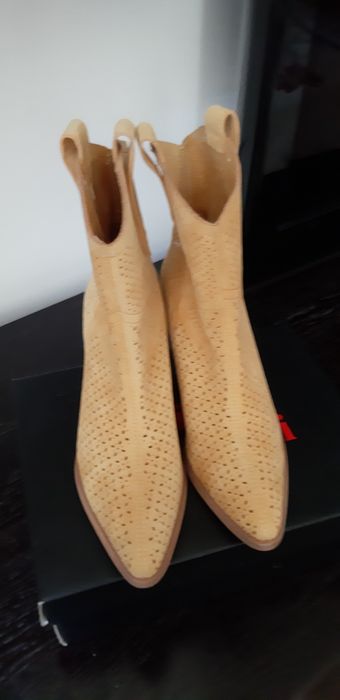 Cizme de vara perforate .superbe 39