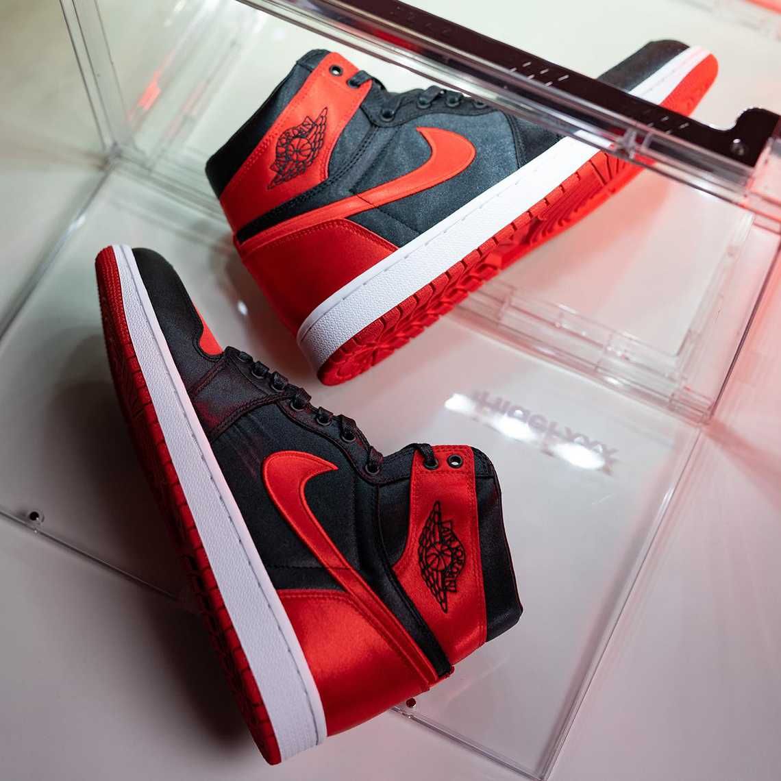 Jordan 1 Satin bred 44  100% оригинал