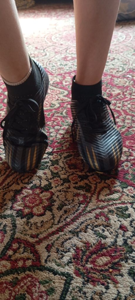 Butsi Nike oʻgʻil bolalar uchun razmer 38