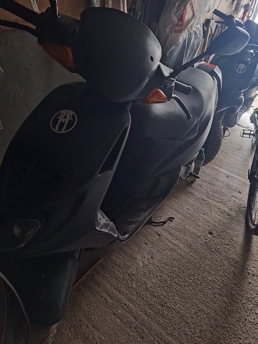 Скутери Benelli 491 и Piaggio NRG