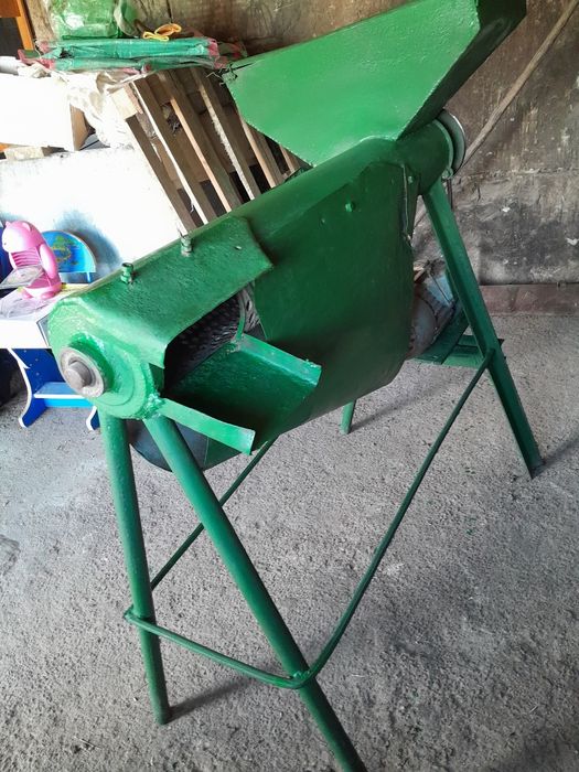 Masina de bătut porumb