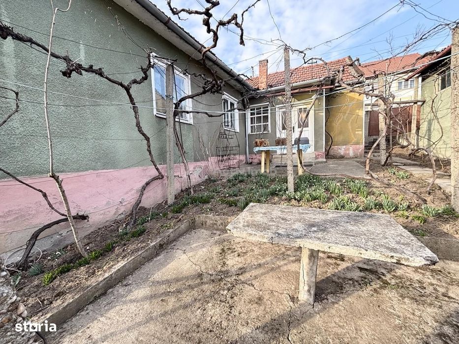 Casa singur in curte -  intrare auto - 78 mp util - teren aferent 320