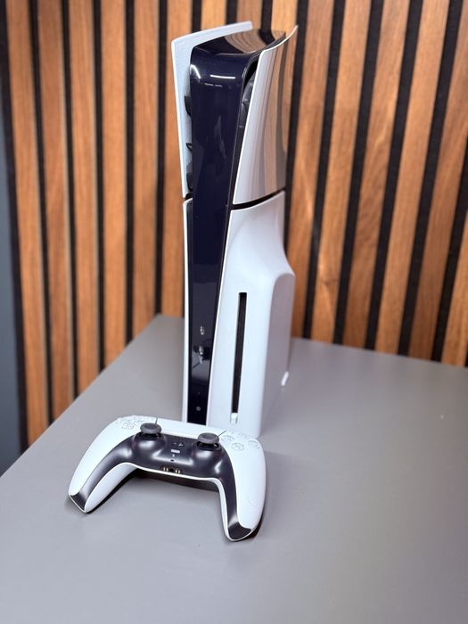 Vand / schimb Ps5 slim Disk 1tb cutie garantie factura