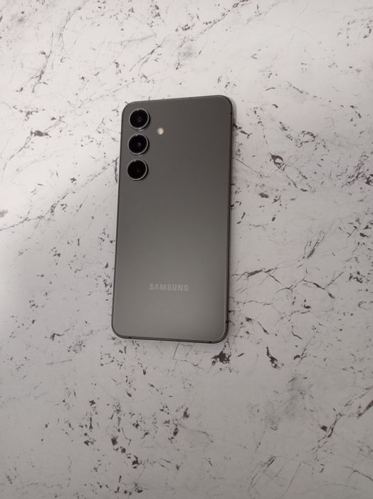 Samsung s24; 128 гб.