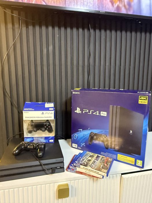 Consola Playstaion 4 PRO (PS 4 PRO 1 TB)