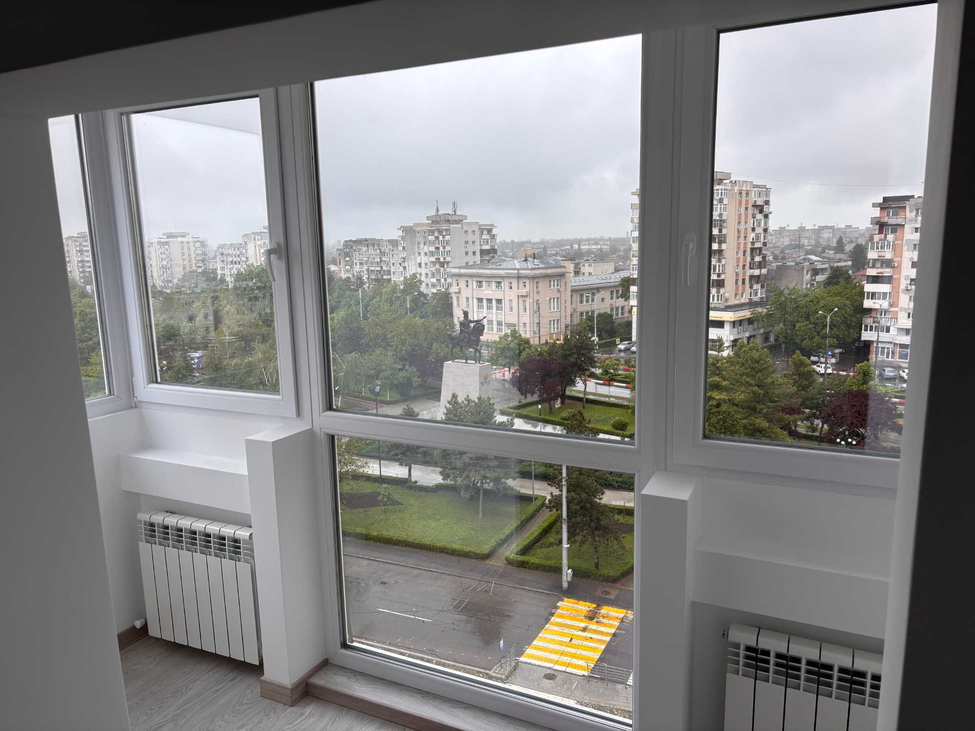 Apartament cu 3 camere, 2 bai, 2 balcoane, decomandat, complet renovat