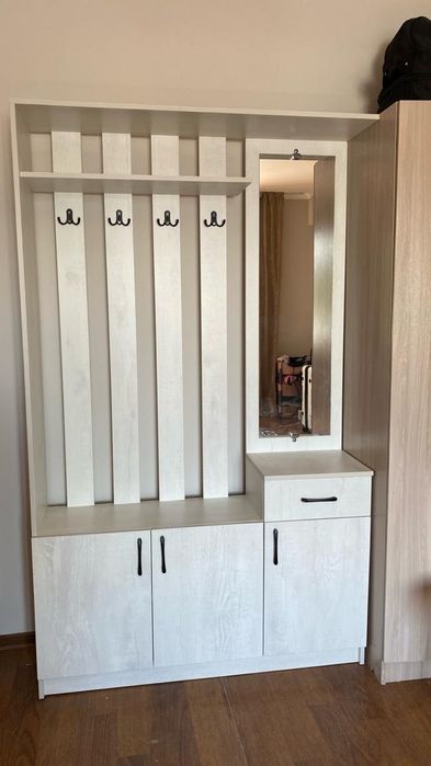 Прихожая мебель белая