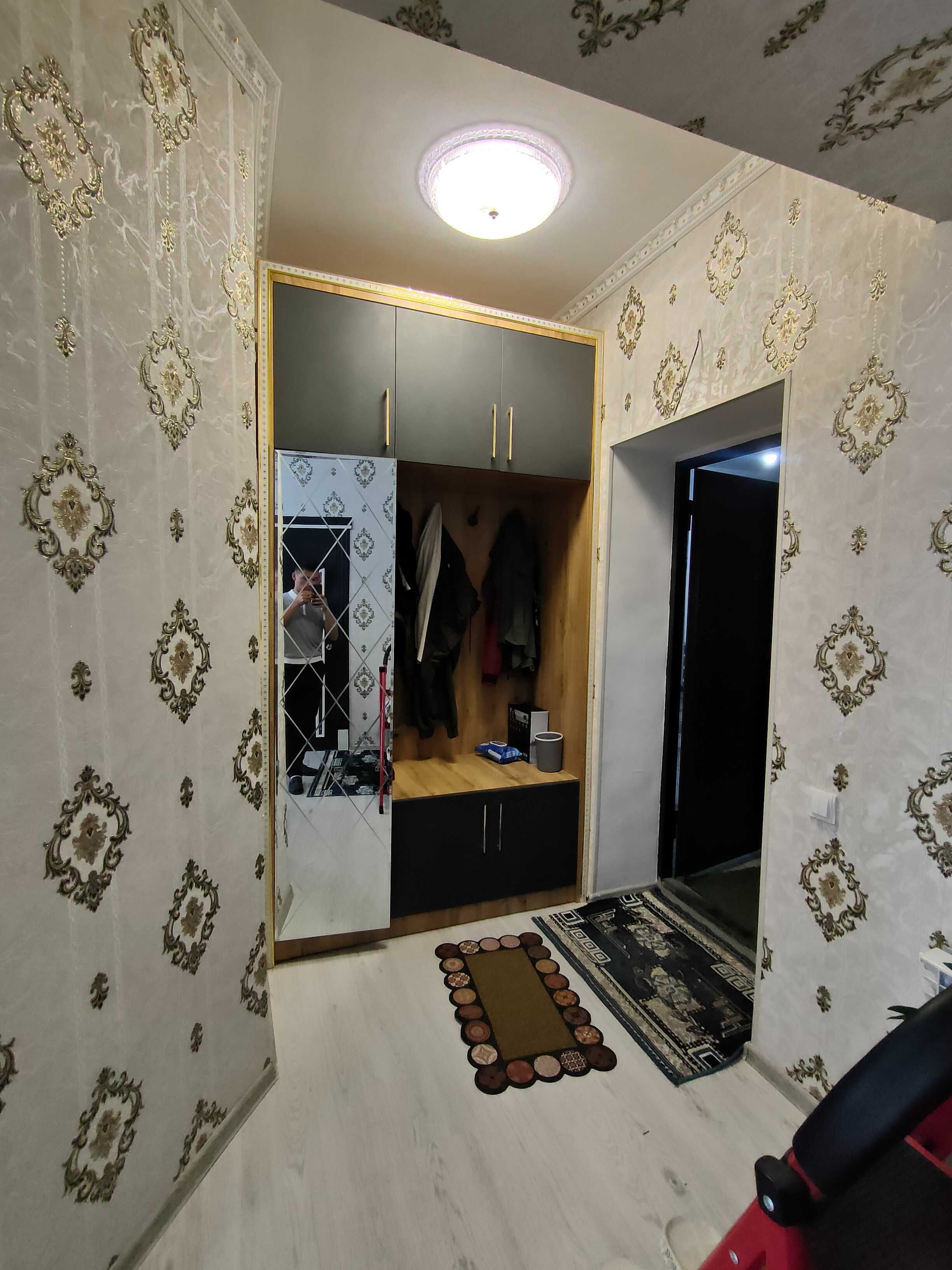 Uy sotiladi 3 xonali 77 м²