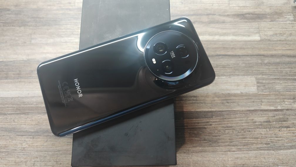Като нов Honor Magic 5 Pro 12 GB RAM 512 GB