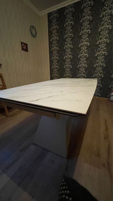 Стол кухонный в отличном состоянии