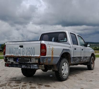 Vănd Mazda b2500