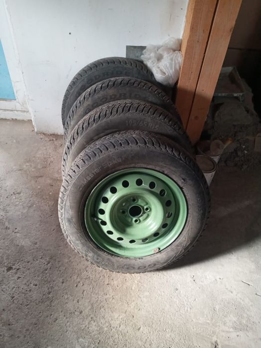 Продам Шины зимние с шипами