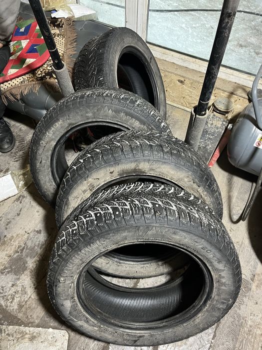 Зимние шины 215/60/16