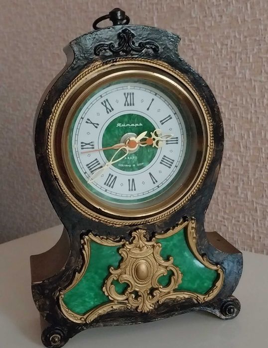 Часы кварцевые янтарь, СССР,  для дома