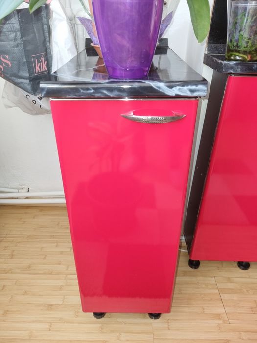 Vand mobila rosie bucatarie