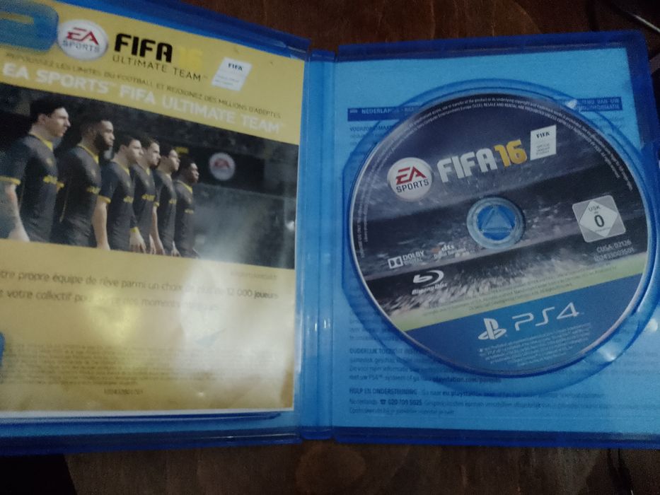 Vând jocuri de PS4