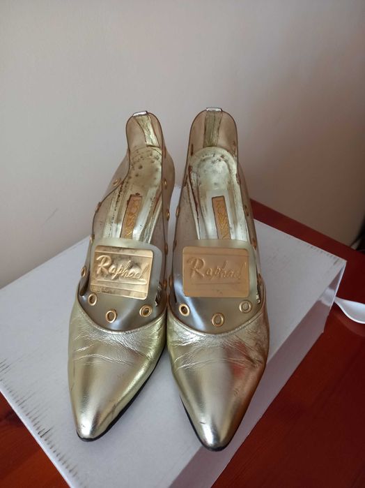 Продавам обувки и други