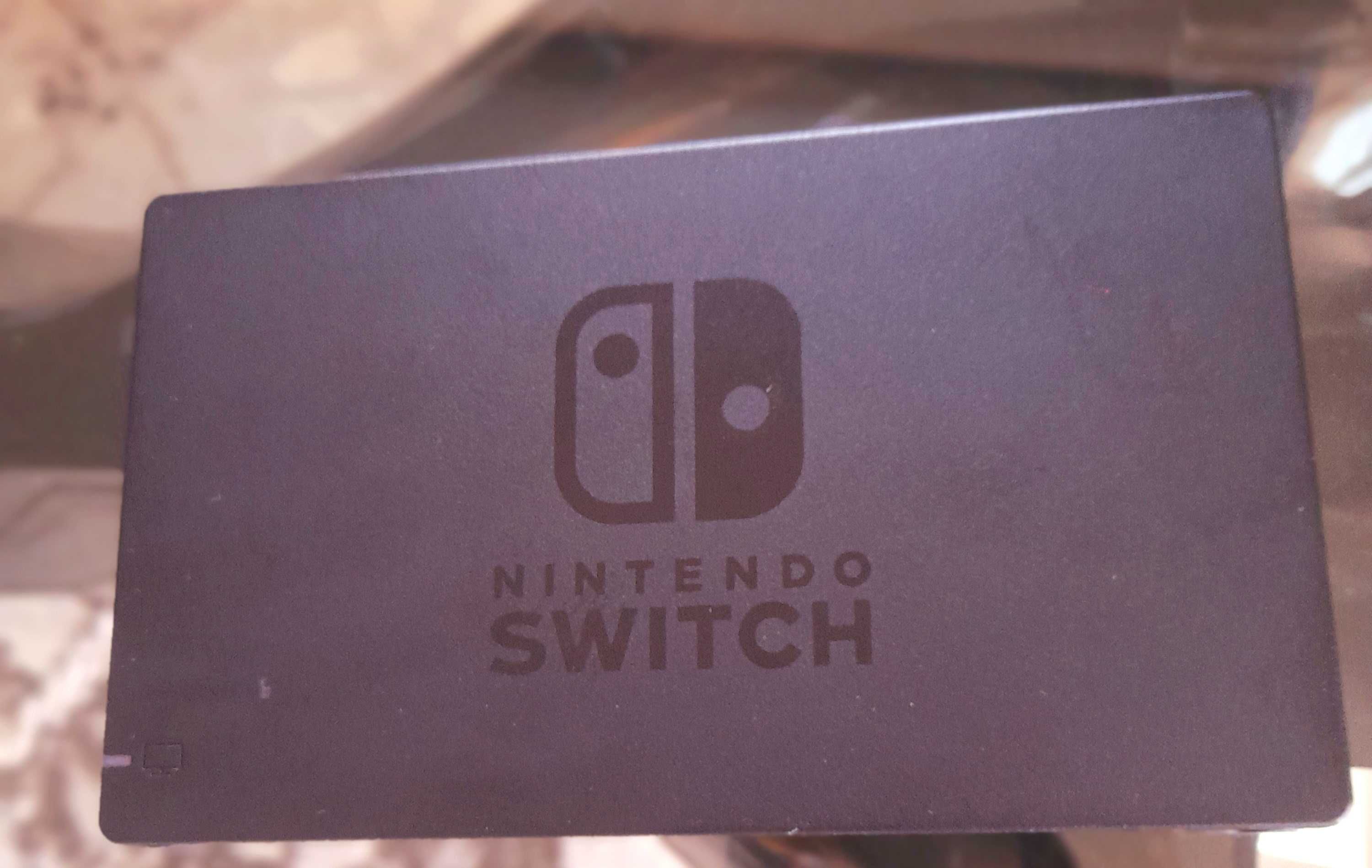Продавам Nintendo Switch с аксесоар, игри + акаунт - отлично състояние