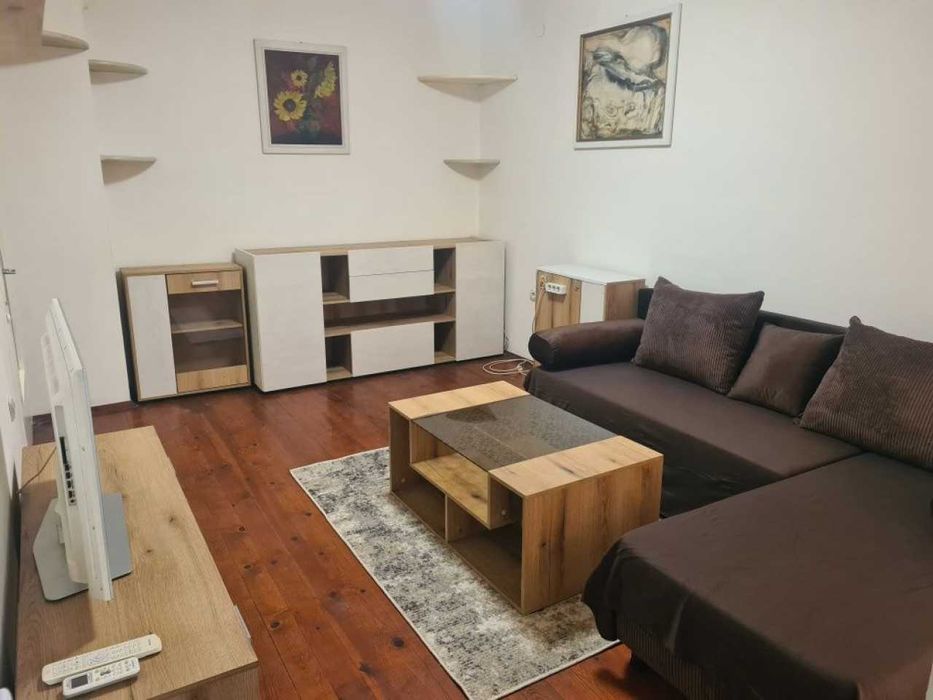 Тристаен апартамент във Въстанически