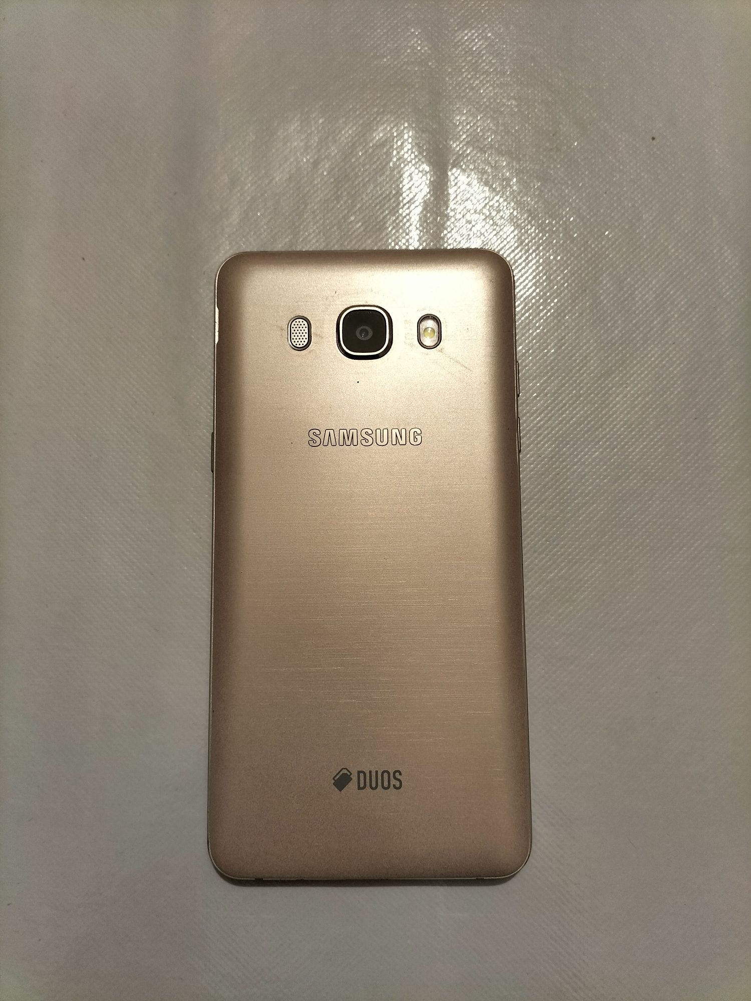 Samsung j5 бежевый идеальный состояние