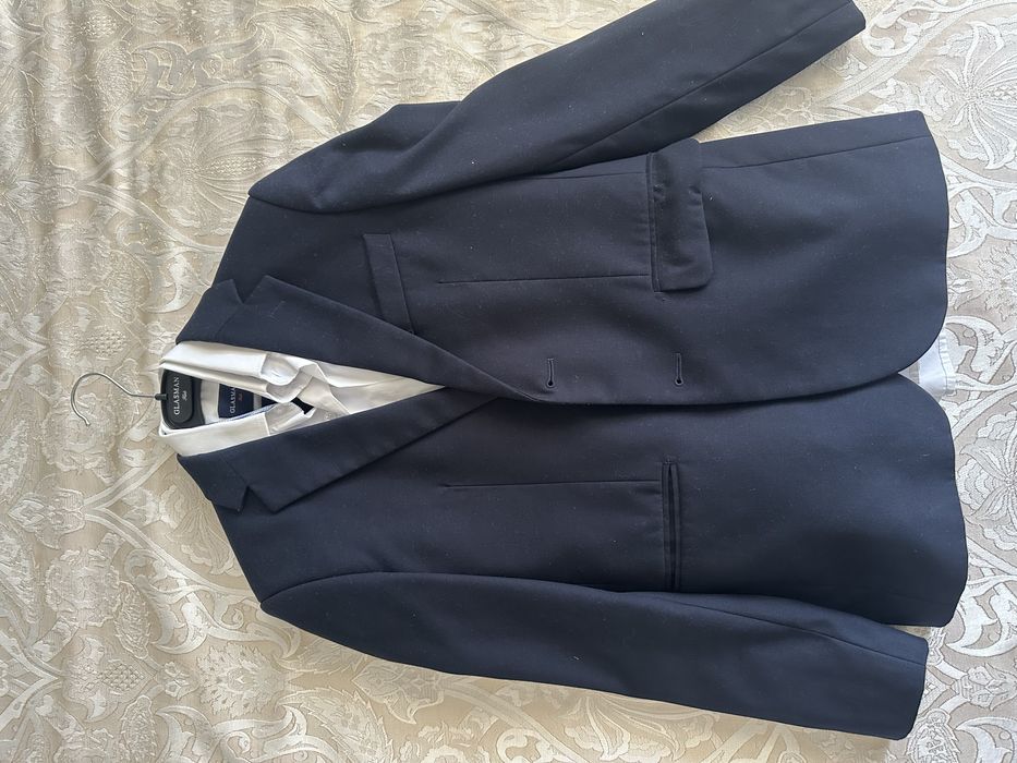 Продам школьный костюм