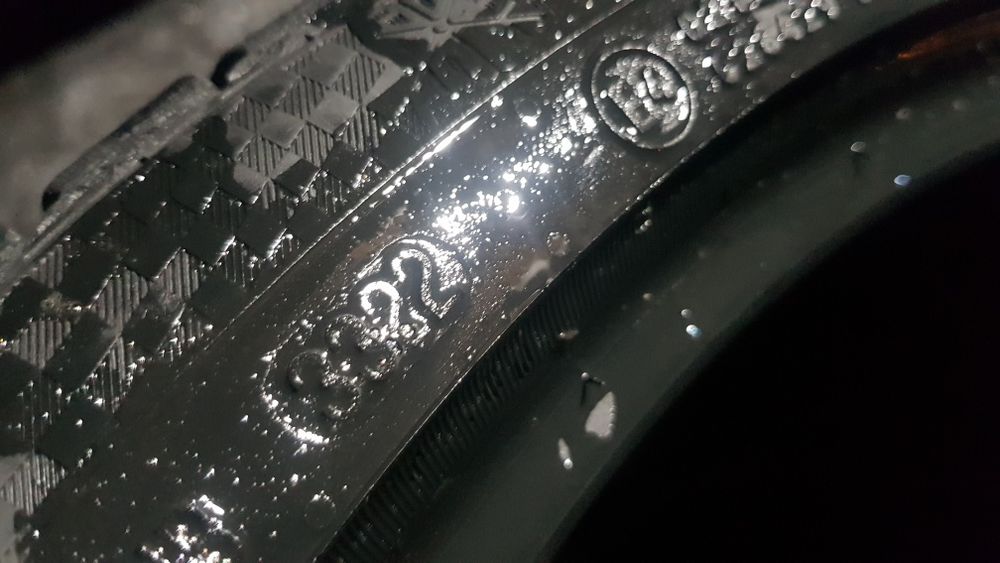 Anvelope 2x255 35 19 continental runflat  iarna dot 20 mm 4.8