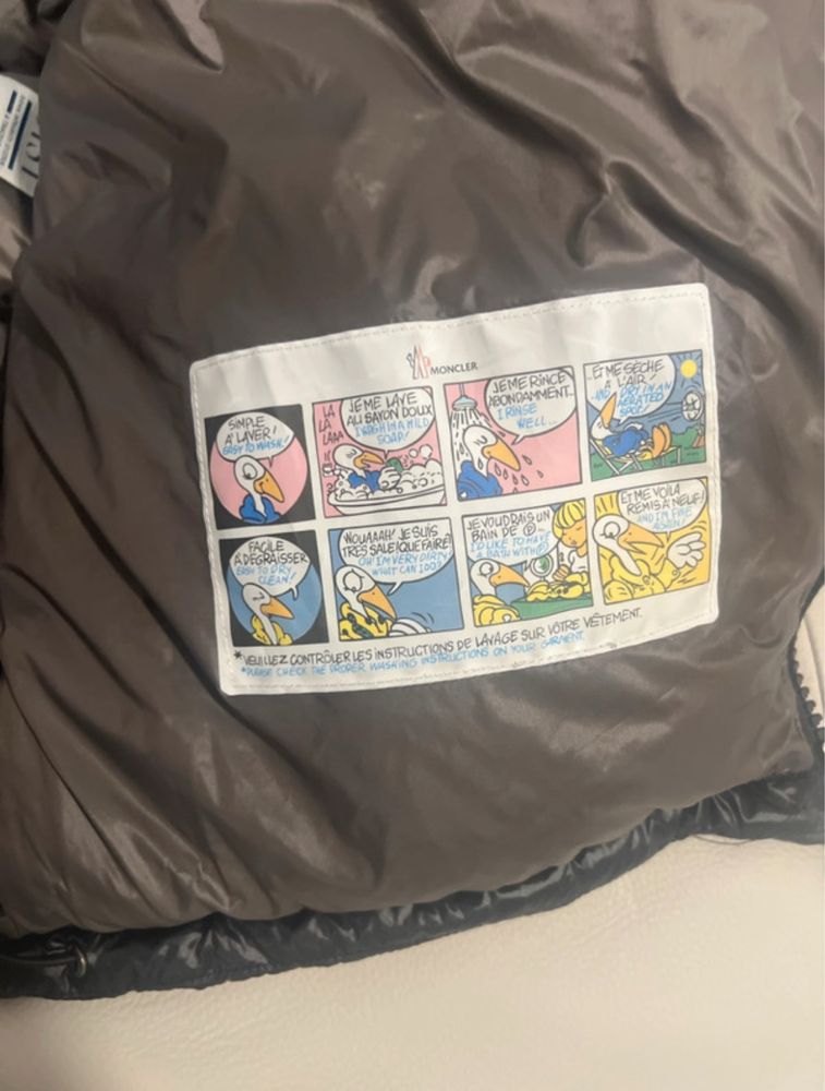 Vand geaca moncler originala