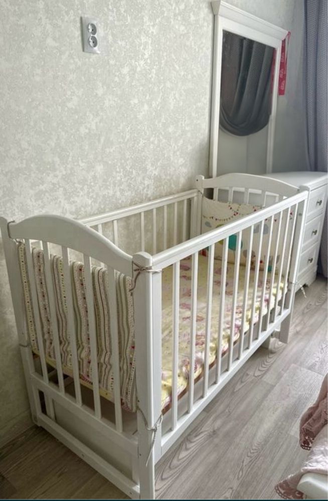 Продам детскую кровать с маятником , в идеальном состоянии