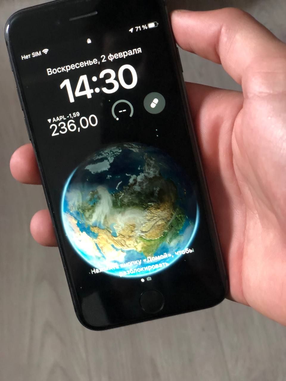 продам iphone 8.