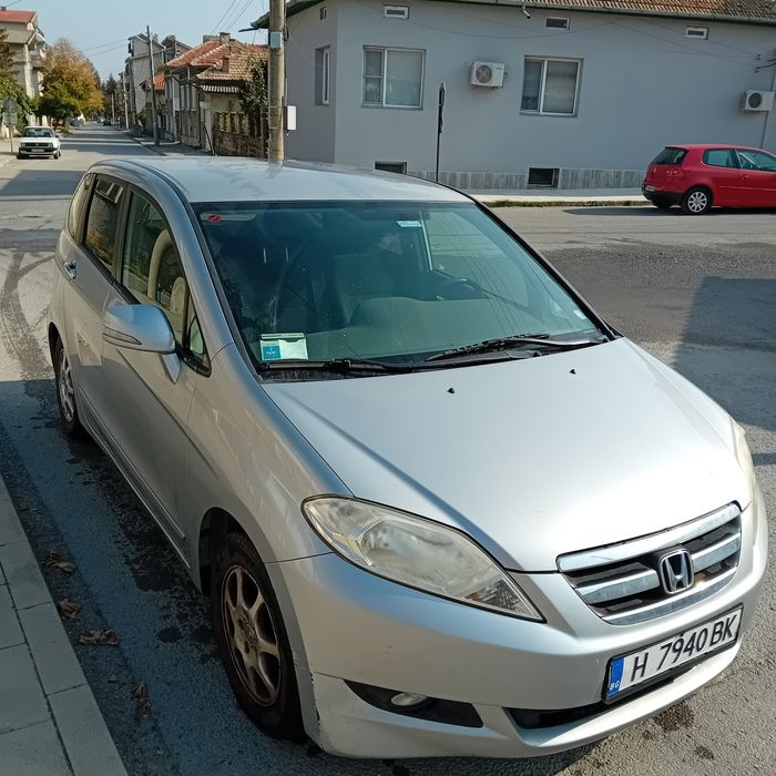 Продавам лек автомобил Honda FRV
