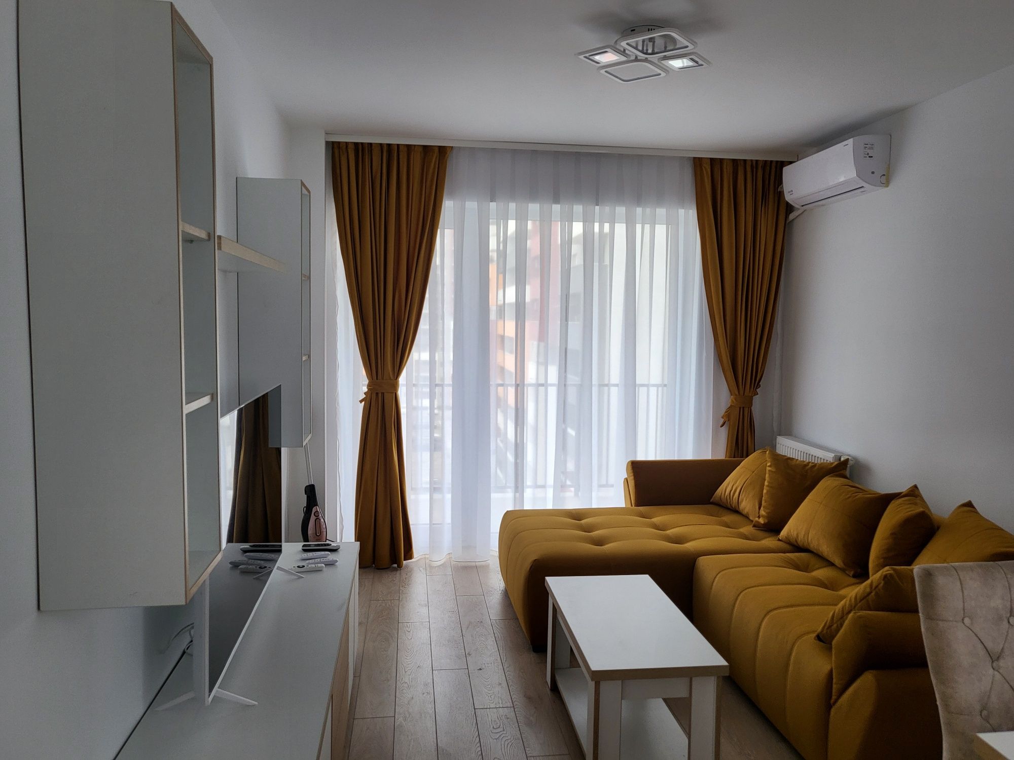 Închiriez apart 2camere+living cu bucatarie nou