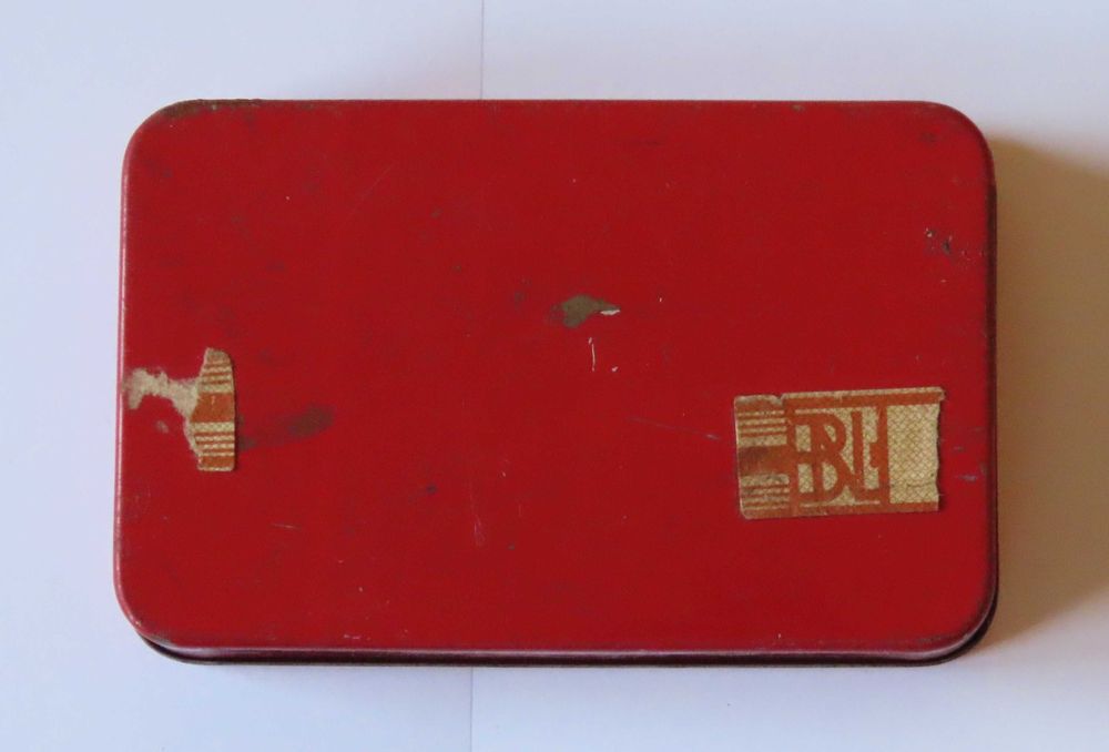 Cutie metalica veche de colectie Uiltje d’Or